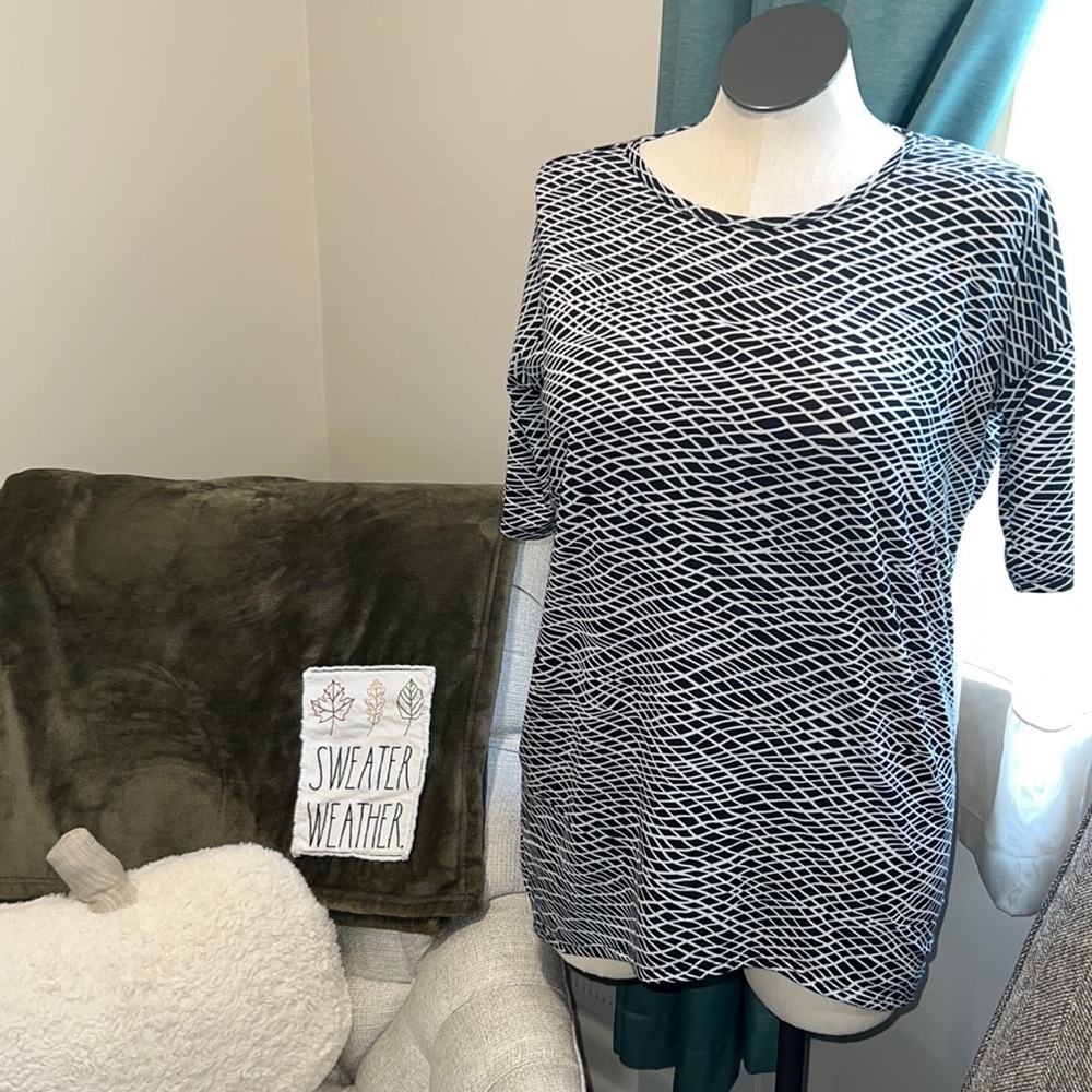 LulaRoe Irma Tunic XS🖤🤍